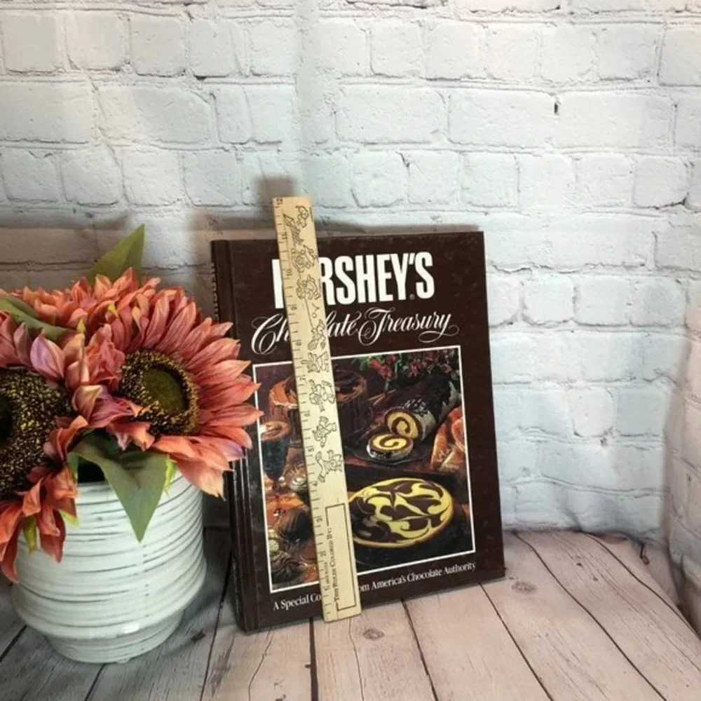 Vintage 1984 HERSHEY'S CHOCOLATE TREASURY cookbook chocolate lover